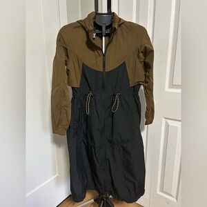 Lululemon Women’s Lightweight Hooded Windbreaker Coat - Black & Olive